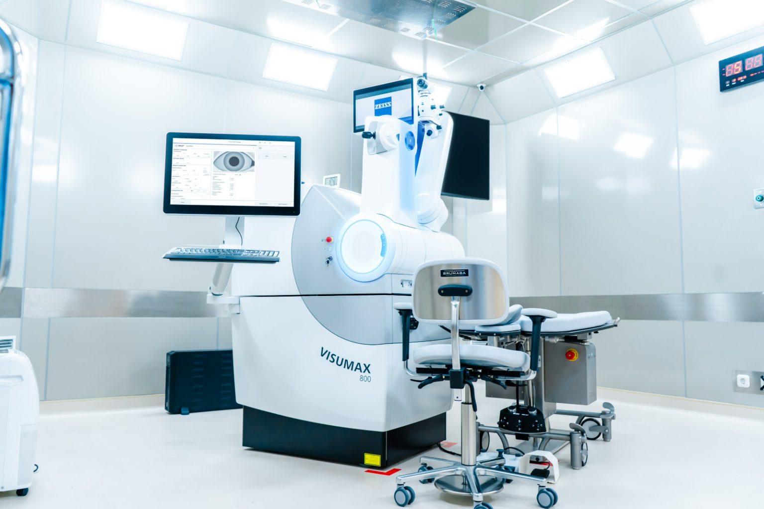 Apa Manfaat ZEISS VisuMax 800 SMILE Pro