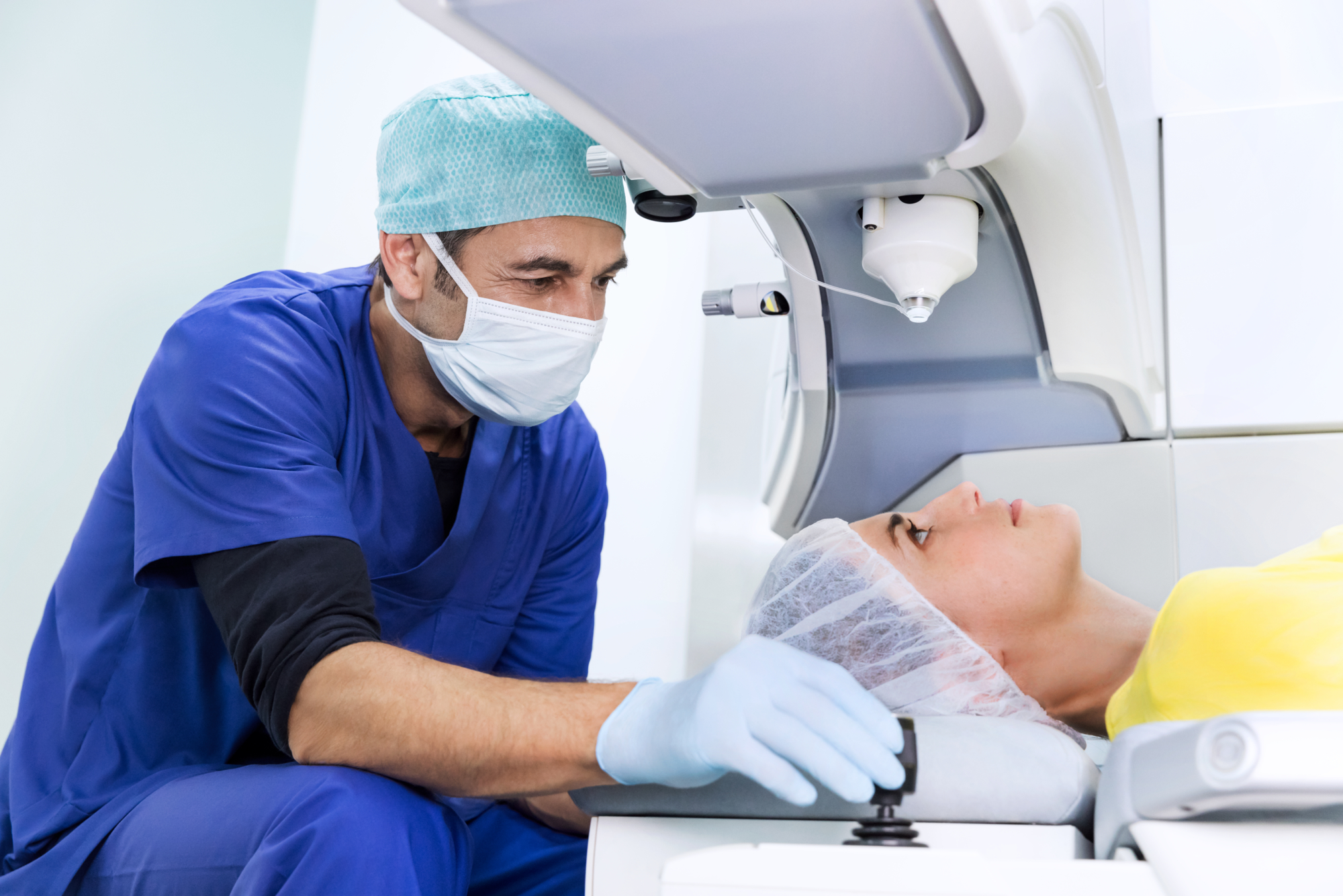 Apakah Minus 12 Bisa Sembuh dengan SMILE Pro