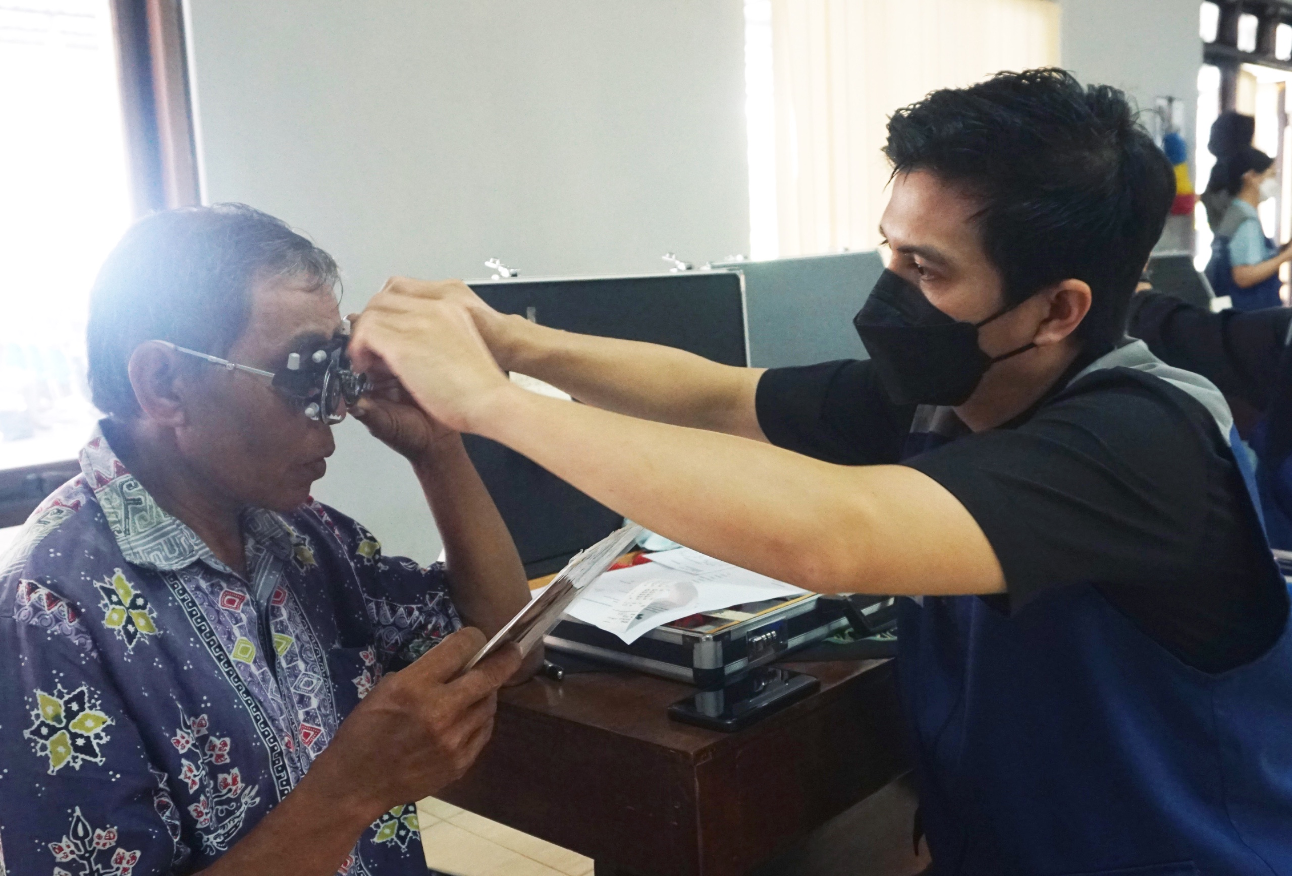 Apakah Zeiss Smile Pro Aman untuk Orang Dewasa?
